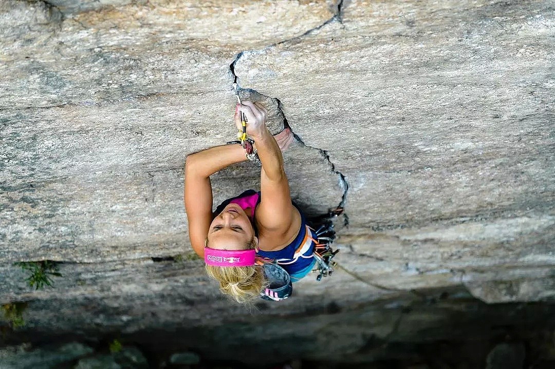 7岁爱上攀岩，20岁成为世界冠军，美国峭壁之花不断挑战极限，重新定义女性运动员！ - 25