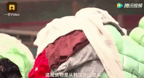 尸体上扒下来的“洋垃圾”！300吨国外扔掉的旧衣服在中国被截！你买的新衣服，可能是从太平间里来的！ - 17