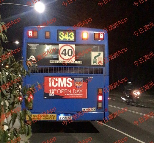 澳华人女孩按错键，遭公车司机怒吼：“滚下车！”乘客集体声援，司机竟这样做（视频/组图） - 2