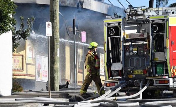 悉尼内西区突发大火！周边道路封闭车站关停，起火建筑已被烧塌！（组图/视频） - 5
