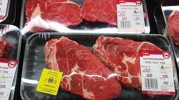 https_%2F%2Fs3-ap-northeast-1.amazonaws.com%2Fpsh-ex-ftnikkei-3937bb4%2Fimages%2F3%2F6%2F8%2F4%2F14814863-2-eng-GB%2F-Nikkei fraud 1. Australian scotch fillet steak, A$33 per kg at a Coles supermarket. Photo Geoff Hiscock.jpg,0