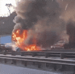 悉尼M1发生3车相撞事故！卡车爆炸致2人惨死，被堵车龙长达10公里！（组图/视频） - 1
