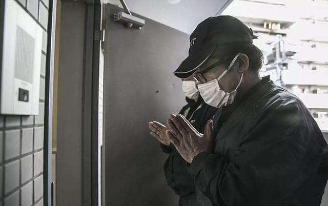 日本「孤独死」清洁员的自白：比尸水和蛆还恐怖的，是搜到老人的求救字条……