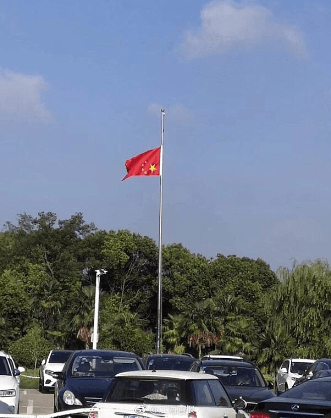 江苏南通机场五星红旗被倒挂 官方回应（组图） - 1