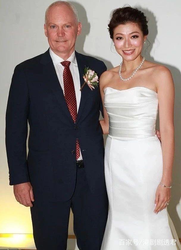 85后中国美女明星嫁澳洲五旬白人大叔！家里人气炸了，如今产下混血儿，大秀幸福！（组图） - 6