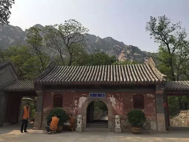 我在龙泉寺扫厕所（组图） - 2