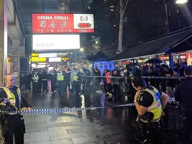 澳洲唐人街发生大规模斗殴！30多名Local群殴另一伙中国学生！场面骇人！（组图） - 2