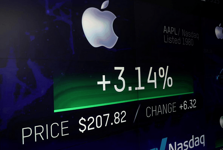 1万亿美元市值不是终点 华尔街预计苹果还得涨 - 1