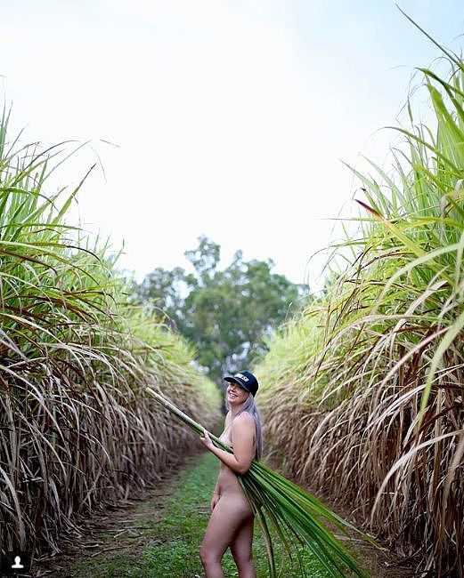 最近，澳洲男男女女们都脱光跑到田野，做同样一件事！背后原因让人深思...（组图） - 38