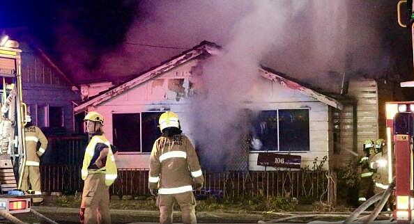 西悉尼民宅凌晨突发大火！现场浓烟滚滚！而起火原因竟是家家户户都有的东西（组图） - 2