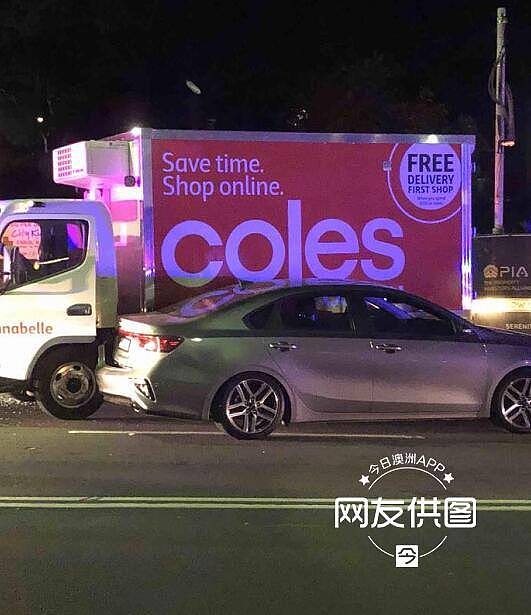悉尼Ashfield上演警匪追击战！亚裔男涉嫌偷盗Coles送货车，还逆行连撞数车（组图） - 4