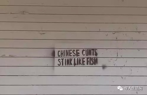 “华人的下体像鱼一样臭！” 华人聚居区出现严重歧视华人标语（组图） - 3