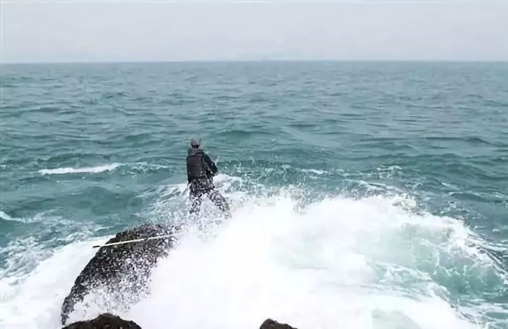 恐怖！澳洲小男孩在岸边玩耍，突然被“无形大手”拉进深海消失不见！看到这个东西千万不要犹豫！（视频组图） - 5