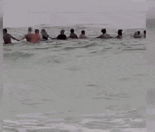 恐怖！澳洲小男孩在岸边玩耍，突然被“无形大手”拉进深海消失不见！看到这个东西千万不要犹豫！（视频组图） - 14
