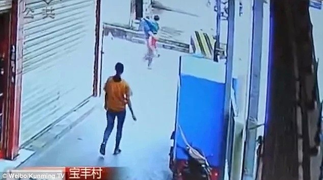 “I'd kill him！”外媒曝光发生在中国的恐怖一幕，令全世界网友毛骨悚然！愤怒到想杀人！（视频/组图） - 9
