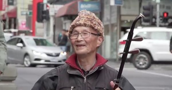 你是否在Coles门口见过这位华人老爷爷？84岁还在街头卖艺，一切都从9年前说起…（组图） - 6