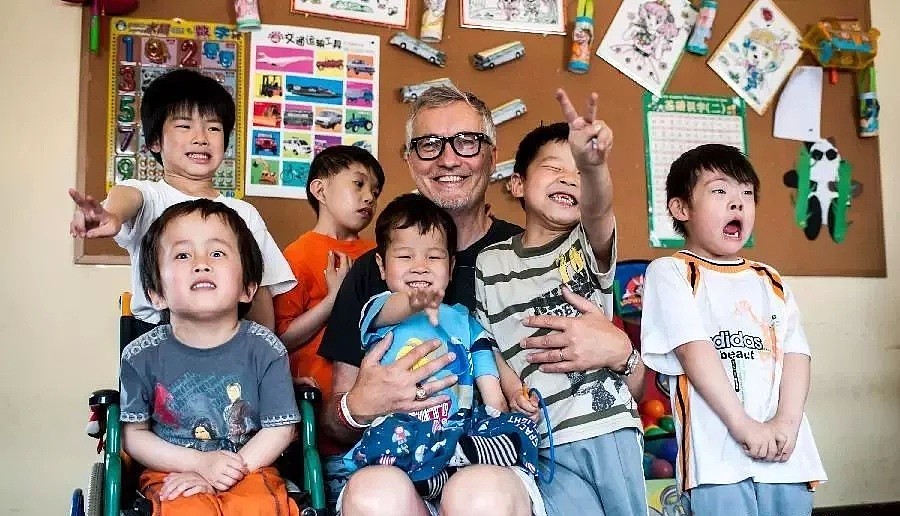 他是4000名孩子的“洋爸爸”，30年建中国最大外资孤儿院，感动！（组图） - 46
