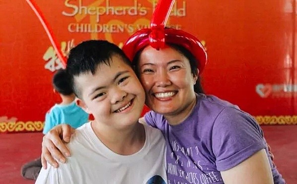 他是4000名孩子的“洋爸爸”，30年建中国最大外资孤儿院，感动！（组图） - 72