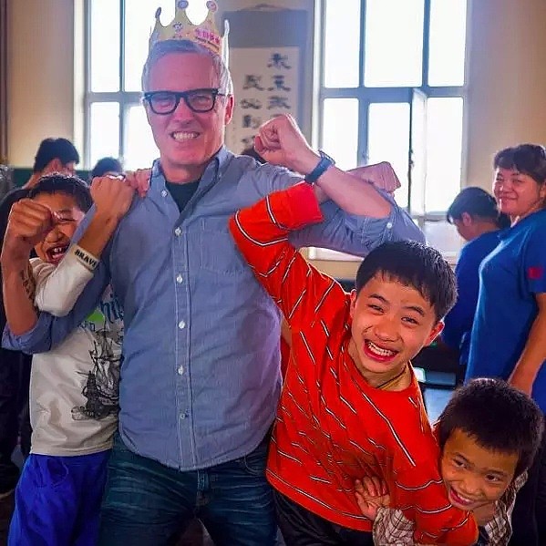 他是4000名孩子的“洋爸爸”，30年建中国最大外资孤儿院，感动！（组图） - 76