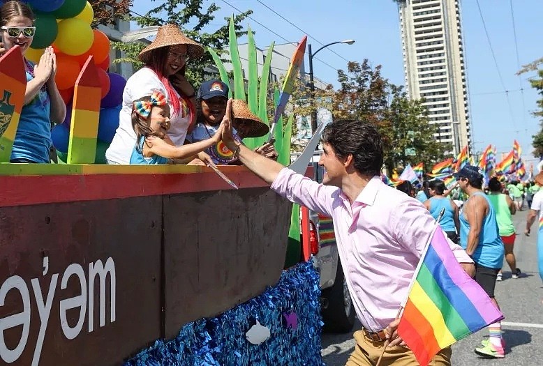 加拿大最大尺度肉体狂欢！同性恋游行！露点、SM场面、发套套……大开眼界！（组图） - 3