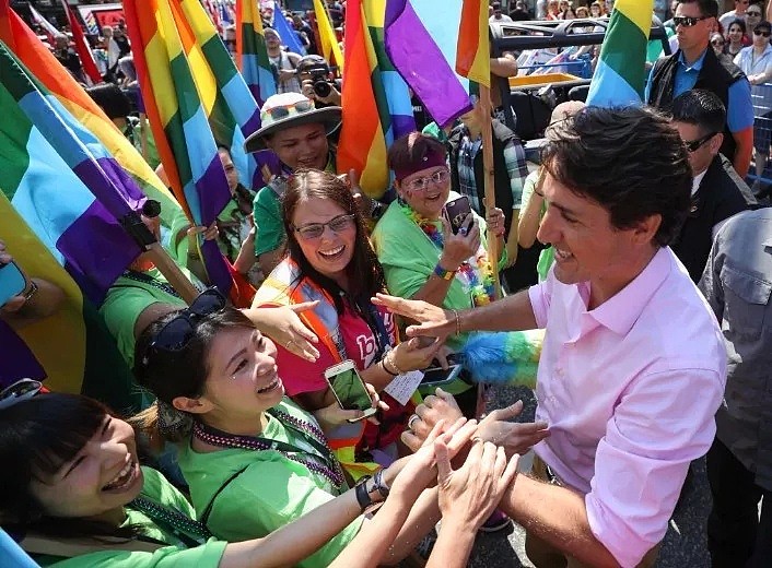 加拿大最大尺度肉体狂欢！同性恋游行！露点、SM场面、发套套……大开眼界！（组图） - 4