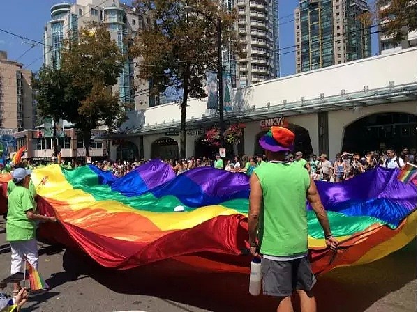 加拿大最大尺度肉体狂欢！同性恋游行！露点、SM场面、发套套……大开眼界！（组图） - 6