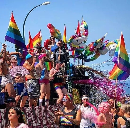 加拿大最大尺度肉体狂欢！同性恋游行！露点、SM场面、发套套……大开眼界！（组图） - 16