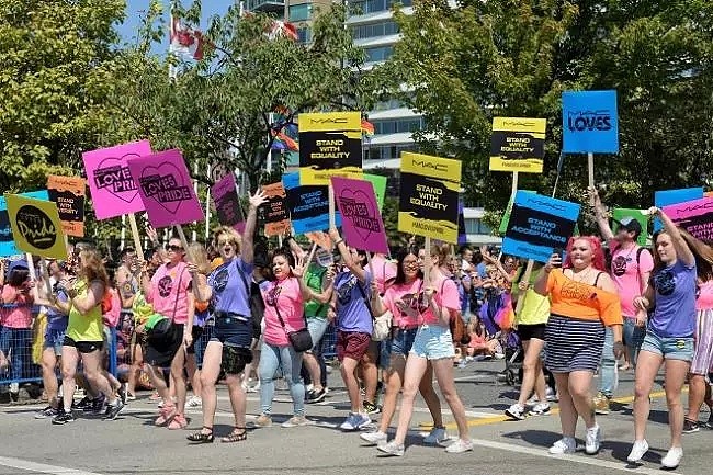 加拿大最大尺度肉体狂欢！同性恋游行！露点、SM场面、发套套……大开眼界！（组图） - 20