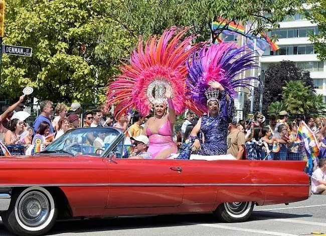 加拿大最大尺度肉体狂欢！同性恋游行！露点、SM场面、发套套……大开眼界！（组图） - 26