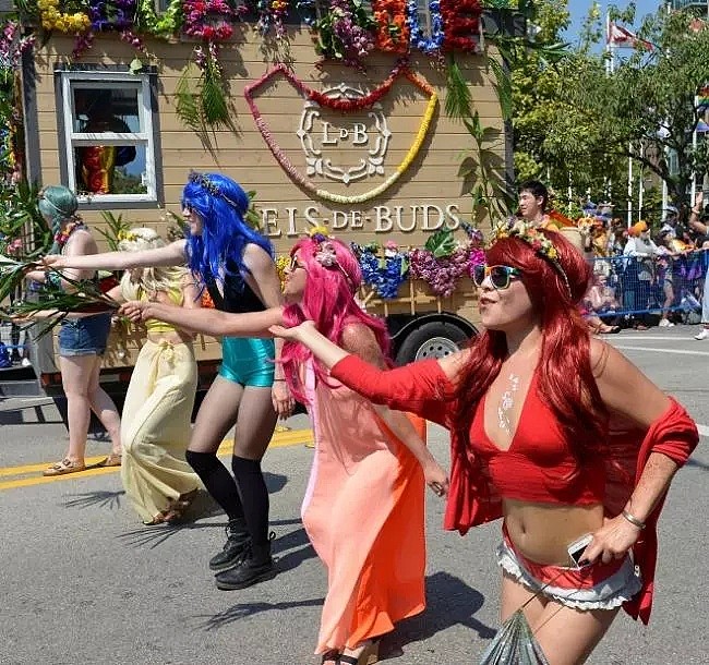 加拿大最大尺度肉体狂欢！同性恋游行！露点、SM场面、发套套……大开眼界！（组图） - 27