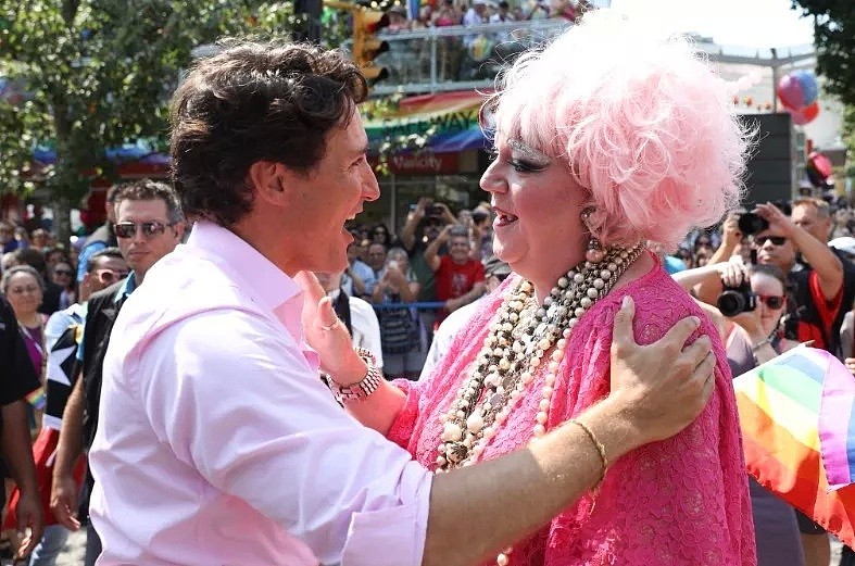 加拿大最大尺度肉体狂欢！同性恋游行！露点、SM场面、发套套……大开眼界！（组图） - 33