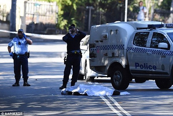 更多细节！悉尼大学附近男子被人当街捅死！附近居民回忆恐怖场景，车上、地上都是血（视频/组图） - 4