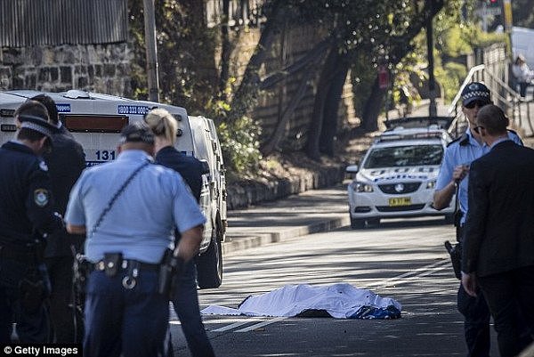更多细节！悉尼大学附近男子被人当街捅死！附近居民回忆恐怖场景，车上、地上都是血（视频/组图） - 8