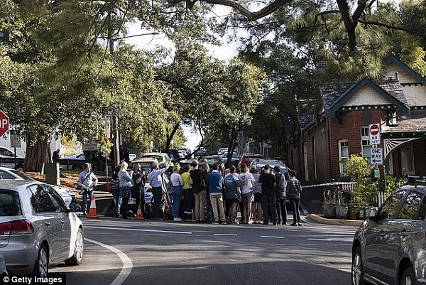 更多细节！悉尼大学附近男子被人当街捅死！附近居民回忆恐怖场景，车上、地上都是血（视频/组图） - 11