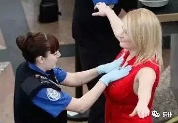 机场安检疑有炸弹！防爆警察忙活1小时后尬笑：女友买的震动按摩棒啊（组图/视频） - 2