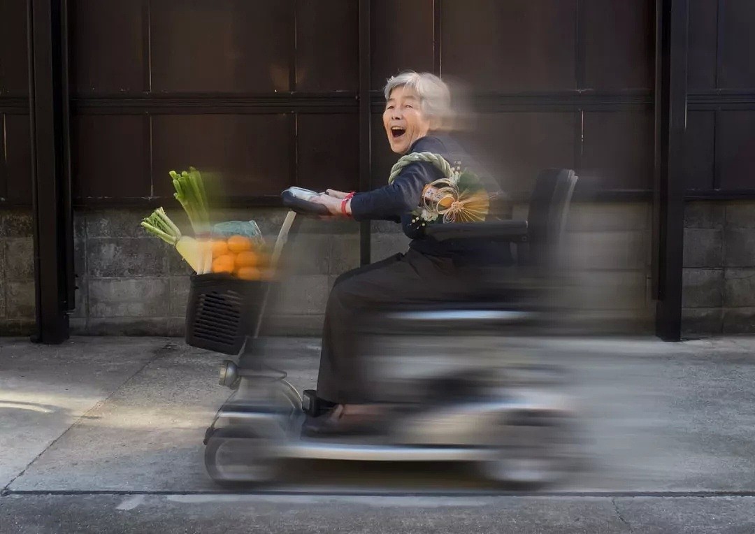 90岁日本老奶奶，酗酒飙车碰瓷却爆红Ins！网友：可以，这很硬核（组图） - 27