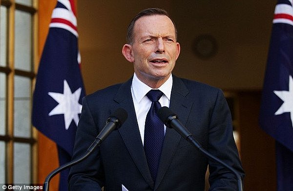 4F1405D400000578-6057801-Former_prime_minister_Tony_Abbott_pictured_was_one_of_only_a_han-a-35_1534219640209.jpg,0
