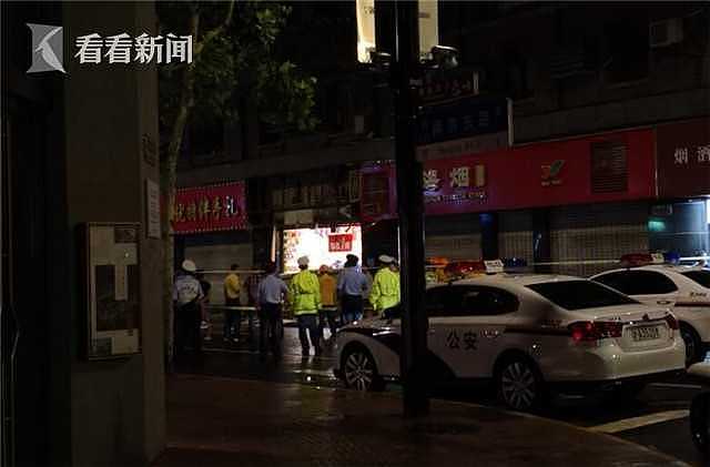 上海南京东路一商铺招牌脱落致3死6伤 事发瞬间视频曝光（组图/视频） - 2