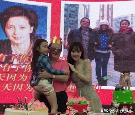 李小璐携甜馨为爸爸庆生 其乐融融却不见贾乃亮？（组图） - 1