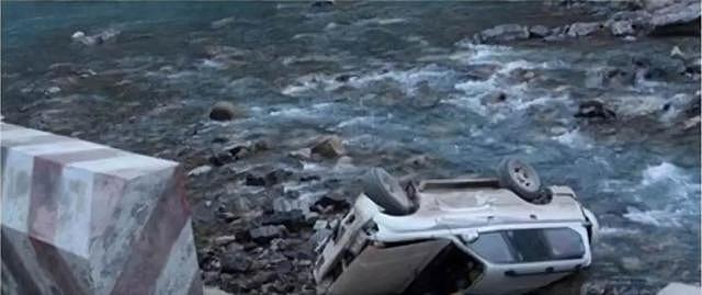 惊险视频曝光！成都4女孩川西自驾失控坠江，找到2人皆已遇难（视频/组图） - 8