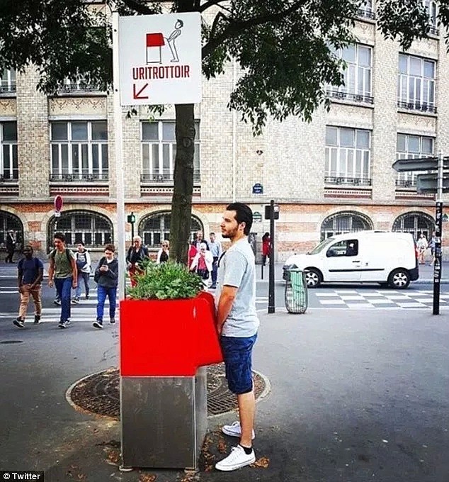 随地小便的法国人太多，巴黎推出了款公厕，结果被骂惨...（组图） - 12