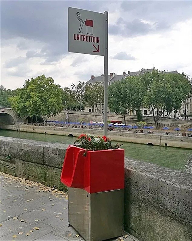 随地小便的法国人太多，巴黎推出了款公厕，结果被骂惨...（组图） - 13