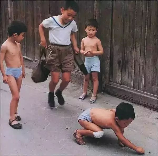 日本摄影师36年前拍的中国孩子，这里有你我的回忆吗？（组图） - 1