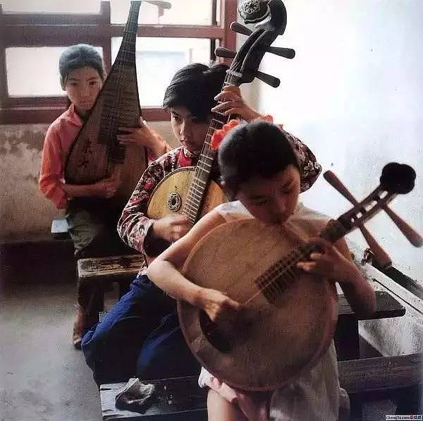 日本摄影师36年前拍的中国孩子，这里有你我的回忆吗？（组图） - 13