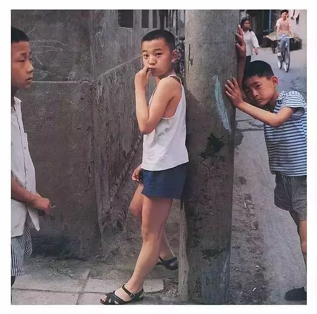 日本摄影师36年前拍的中国孩子，这里有你我的回忆吗？（组图） - 31