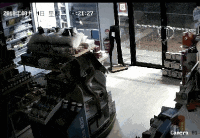 悬赏$1000通缉嫌犯！澳华人代购店午夜被砸，不过歹徒的目的却不是入室盗窃...（视频/组图） - 4