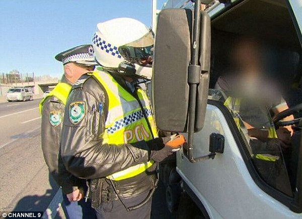 早高峰高速上，悉尼司机一个“骚动作”震惊澳媒！警察：“实在太恶劣了”(视频/组图） - 2