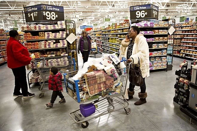 将迎来史上“最贵”圣诞节？！还有好几个月，这家美国超市已经在疯狂囤积中国货（组图） - 3