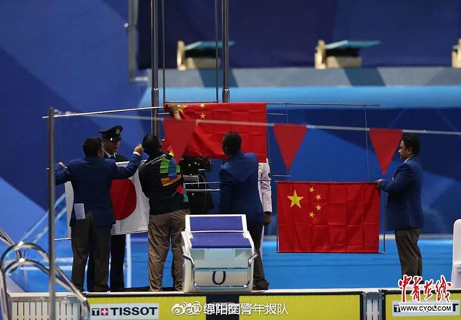 孙杨亚运会夺冠，升旗仪式时中国国旗居然掉了，他一个举动被网友暴赞！（视频/组图） - 4