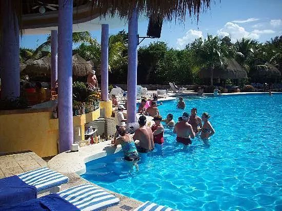 小心！140起药迷，美游客Cancun五星酒店离奇溺亡（组图） - 6